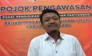 Emak-emak Bentangkan Spanduk Gibran di TK, Bawaslu Ngawi: Itu Bukan Pelanggaran