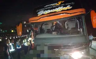 Bus Berpenumpang 22 Orang Tabrak Pembatas di Tol Boyolali, Sopir Meninggal