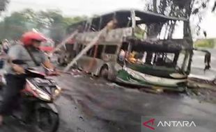 Bus Double Decker Ludes Terbakar di Pamekasan, Ini Dugaan Penyebabnya