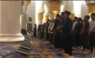 Ratusan Orang Ikut Salat Jenazah Imron Supomo di Masjid Syeikh Zayed Solo