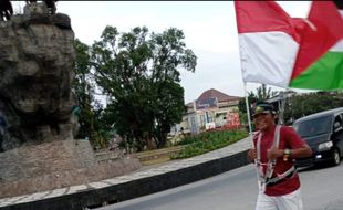 Viral Video Pria Jogging Bawa Bendera Palestina di Boyolali, Ternyata Dosen UNS