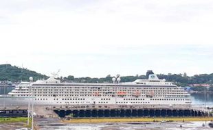 Angkut 105 Turis Asing, Kapal Pesiar Crystal Symphony Bersandar di Sabang