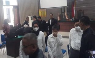 Empat Terdakwa Kasus Obat Sirop Penyebab Gagal Ginjal Divonis 2 Tahun