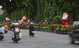 Dinyalakan 1 Desember, Jalan Jenderal Sudirman Solo Dimeriahkan Lampion Natal 