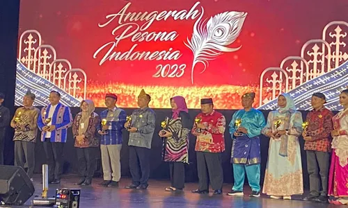 Keren! Lurik Klaten Sabet Juara I Kategori Cinderamata di Ajang API Awards 2023