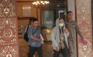 Tersangka Kasus Mafia Tanah, Lurah Maguwoharjo Sleman Kenakan Gelang Kaki GPS