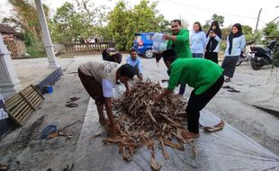 Keren! Mahasiswa KKN Boyolali Bikin Inovasi Pakan Alternatif dari Daun Kering