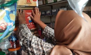 Warung di Ceper Klaten Kena Razia Rokok Ilegal, Pelanggannya Kebanyakan Pelajar