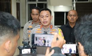 Respons Polisi soal Petugas Tembakkan Gas Air Mata di Kericuhan Suporter Gresik