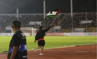 Suporter Kibarkan Bendera Palestina di Lapangan, Persiraja Didenda Rp10 Juta