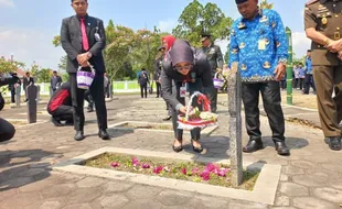 Hari Pahlawan, Bupati Klaten Awali Ziarah ke Makam Kopral Sayom-Sersan Sadikin