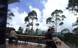 Kafe di Tawangmangu Ini Suguhkan View Kawah Candradimuka Gunung Lawu