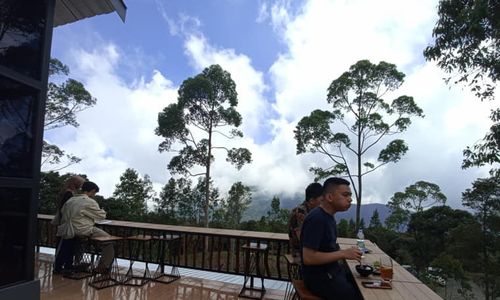 Kafe di Tawangmangu Ini Suguhkan View Kawah Candradimuka Gunung Lawu