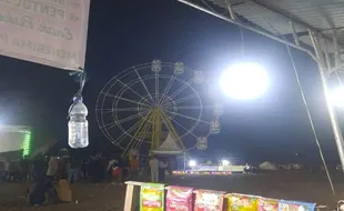 Wahana Bianglala di Pasar Malam Colomadu Terjatuh, 2 Orang Terluka