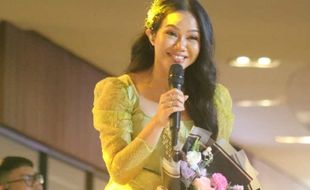 Yura Yunita Pukau Penonton saat Anniversary ke-10 The Park Mall Solo Baru