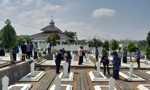 Khidmat, Pejabat Forkopimda Wonogiri Ziarah dan Berdoa di Makam Pahlawan