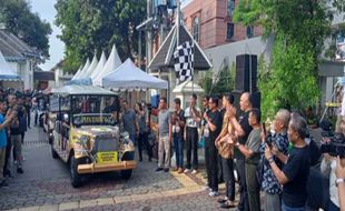 Begini Keseruan City Tour Keliling Kota Solo Pakai Motor Listrik