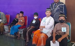 100 Anak SD di Sragen Manfaatkan Liburan Sekolah dengan Sunatan Massal