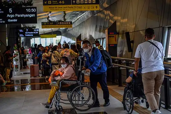 Anggota DPR Usulkan Tempat Khusus Merokok di Kereta, KAI Tegas Menolak
