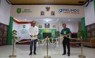 Salurkan Program TJSL Pendidikan, Pelindo TPK Percantik SMAN 1 Solo