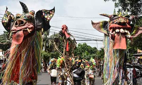 Kemeriahan Golek Karnaval pada Festival Seni Akhir Tahun di Tasikmalaya