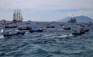 Parade Perahu Nelayan & Terjun Payung Meriahkan Hari Nusantara di Tidore