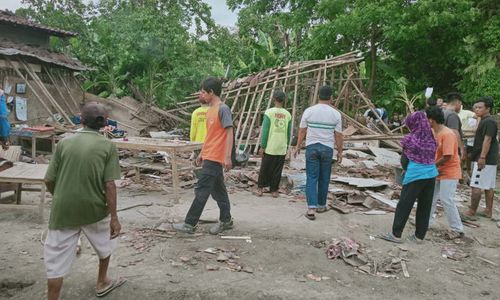 Tak adan Hujan dan Angin, Rumah Warga Patihan Sragen Mendadak Roboh