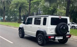 Jimny 5 Pintu Mondar-mandir di Bintaro Bikin Heboh