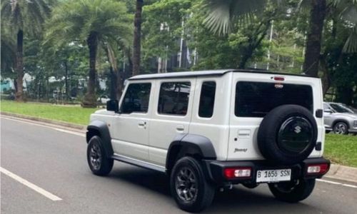 Jimny 5 Pintu Mondar-mandir di Bintaro Bikin Heboh