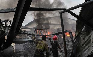 Pabrik Plastik di Tangerang Banten Ludes Terbakar, Diduga Akibat Korsleting