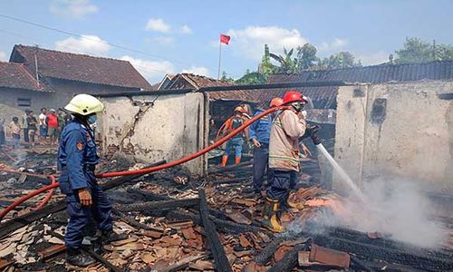 Dua Rumah Warga di Ngrampal Sragen Hangus Terbakar, Begini Kondisinya