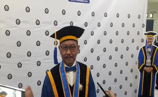 Kepala Otorita IKN Terima Gelar Profesor HC dari Undip, Ini Sosoknya