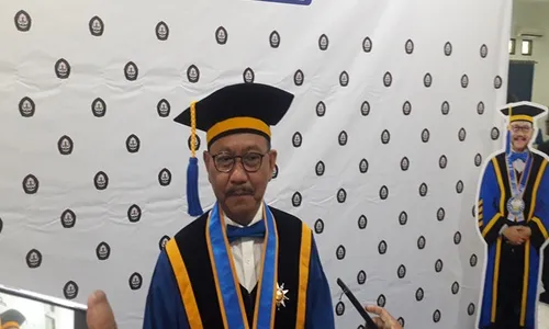 Kepala Otorita IKN Terima Gelar Profesor HC dari Undip, Ini Sosoknya