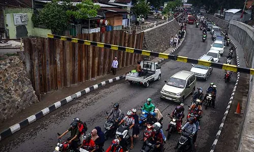 Kepadatan Lalu Lintas di Kawasan Masjid Sheikh Zayed Solo saat Libur Nataru