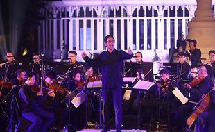 Penampilan Addie MS Bersama Twilite Orchestra di Mangkunegaran Garden Orchestra