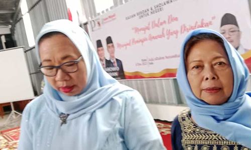 Ratusan Ibu-Ibu Pengajian Doakan Prabowo-Gibran di Ndalem Notomihardjan Solo