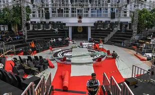 Potret Persiapan Panggung Debat Capres-Cawapres di Gedung KPU Jakarta