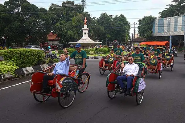 Memikirkan Becak di Kota Solo
