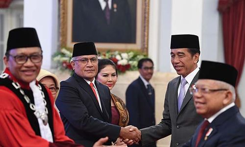 Jokowi Lantik Marthinus Hukom sebagai Kepala BNN & Ridwan Mansyur Jadi Hakim MK