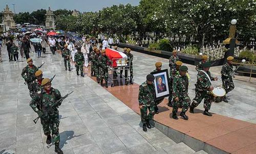 Pemakaman Mantan Menteri Pertambangan Kuntoro Mangkusubroto di TMP Kalibata