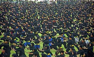 Ribuan Pesilat Banten Tampilkan Atraksi Tapak Karuhun, Pecahkan Rekor Muri