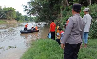 Terkendala Air Keruh, Warga Sragen yang Hanyut di Bengawan Solo Belum Ditemukan