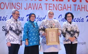 Berkat Program Ini Bupati Sragen Raih Anugerah Dwi Praja Nugraha dari PGRI