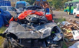 Mobil Seruduk Truk di Tol Masaran Sragen, 1 Orang Meninggal