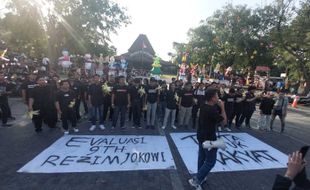 Gelar Demo di Depan Balai Kota Solo, Aliansi BEM Ajak Debat Gibran