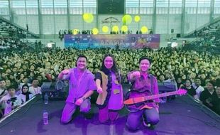 Seru! Ribuan Pelajar Goyang Bareng saat Konser Hivi di Akasia SMA Batik 1 Solo