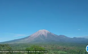 Gunung Semeru Erupsi pada Senin, Tercatat 19 Kali Gempa