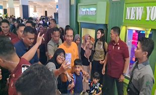 Presiden Jokowi Malam Mingguan Bareng Cucu di Paragon Mall, Pengunjung Menyerbu