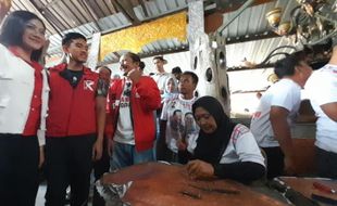 Kunjungi Boyolali, Kaesang Amati Proses Produksi Kerajinan Tembaga Tumang