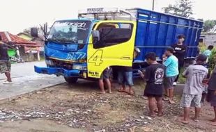 Truk Tabrak Motor di Sumberlawang Sragen, 2 Orang Meninggal